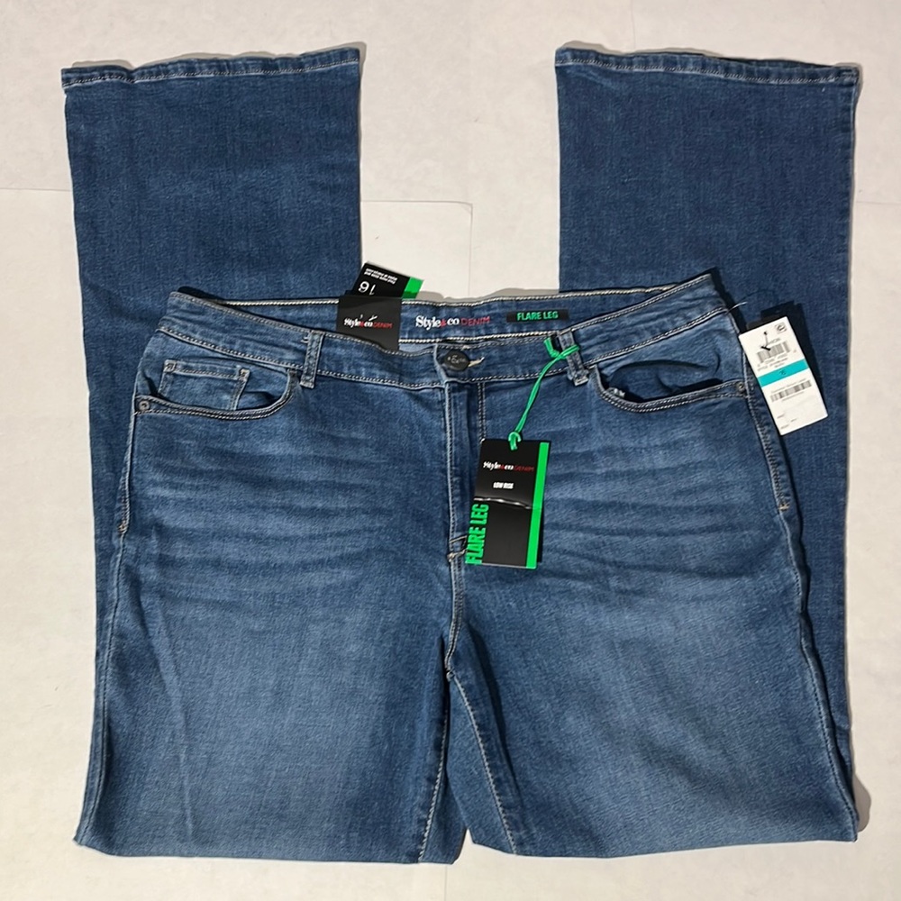 Style & Co Denim Jeans flare leg low rise sz 16 medium wash NEW! Macy's Bijou